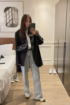 Aritzia Effortless Pant Outfit, Ballerine Outfit, Outfits With Baggy Jeans, Bootcut Jeans Outfit, Denim Jeans Outfit, Loose Fit Jeans, Denim Trends, Fashion People