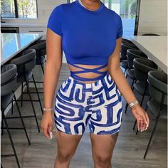 Blue And White Geometric Short, Women's Plus Size Clothing Trendy Fitted Blue Shorts, Blue Stretch Shorts For Day Out, Shorts Plus Size, Fashion Shorts, Fashion White, Print Shorts, Plus Size Clothing, Geometric Print, Printed Shorts