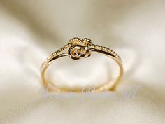 Fast Processing Time: It will take me 1 -3 days to ship out your item. Details :- Wire diameter: 1 mm Material: 14k gold filled round+twist wire Secret Wedding, Double Knot, Gold Rings Fashion, Rings Fashion, Promise Rings For Her, Ring Collection, Knot Ring, Pretty Jewelry, Pretty Rings