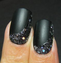 black glitter nails Black Nails With Glitter, New Years Nail Art, New Years Eve Nails, Black Nail Art, Silver Nail, Her Nails, Black Nail Designs, Super Nails, Black Nail