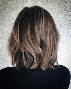 // b r u n e t t e Balayage Fine Hair Brown, Short Hair Balayage Brunette, Short Brown Hair With Highlights, Short Ombre Hair, Hair Color Caramel, Caramel Hair, Ombré Hair, Short Hair Balayage, Penteado Cabelo Curto