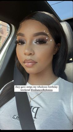 Prom Makeup Black, Eyeshadow Looks Natural, Prom Eyeshadow, Simple Prom Makeup, Prom Eyes, Birthday Makeup Looks, Gold Makeup Looks, Natural Prom Makeup, Concert Makeup