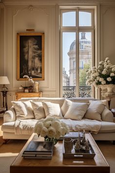 Infuse your living room with the flair of Parisian design for a stylish and culturally rich ambiance. Parisian Decor Living Room, French Living Room Decor, Parisian Interior Design, Parisian Living Room, 아파트 인테리어, Apartment Inspiration