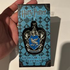 there is a harry potter badge on the back of a keychain that says ravenclaw crest