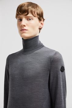 Emblematic of the collection's refined minimalism, this turtleneck sweater is crafted from supremely soft extra-fine wool. The ultra lightweight knit layers perfectly over both workwear and casual styles. Luxury Merino Wool Turtleneck Sweater, Luxury Turtleneck Tops, Cardigans For Men, Personalized Jacket, Wool Turtleneck Sweater, Mens Turtleneck, Father's Day Specials, Latest Sweater, Casual Styles