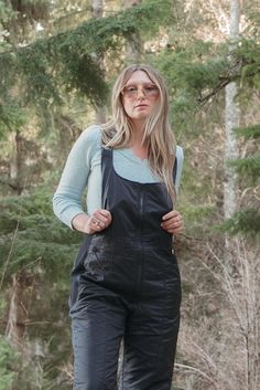 Fitted Black Utility Overalls, Black Fitted Utility Overalls, Ski Bibs, Suit Vintage, Snow Gear, Womens Sports, Ski Suit