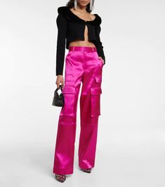 Ss23 Trends, Satin Pants Outfit, Satin Cargo Pants, Pink Cargo Pants, Cargo Outfit, Going Nowhere, Cargo Pants Outfits, Frame Pink, Cropped Flare Pants