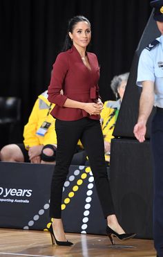 Corporate Clothes, Dramatic Outfits, Estilo Meghan Markle, Meghan Markle Outfits, Work Outfits Frauen, Posh Fashion, The Suits, Black Royalty, Princess Meghan