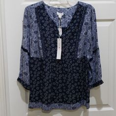 Nwt Floral And Circular Patterned Boho Style Split-Neck Top. Sleeves Have An Open Lace Pattern About Halfway Down Each Sleeve. 100% Rayon. Navy V-neck Blouse For Spring, Circular Pattern, Boho Top, Lace Pattern, Boho Tops, Boho Style, Boho Fashion, Blue White, Split