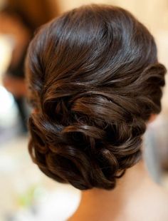 Beautiful swirly up-do | bridal hair | wedding hair ideas | hair styles for brides | brilliant updos Sanggul Modern, Vintage Wedding Hair, Peinados Recogidos, Wedding Hairstyles Updo, Wedding Updo, Formal Hairstyles, Popular Hairstyles