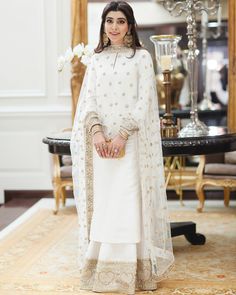 Indian Fashion Trends, Indian Designer Suits, Salwar Kamiz, Indian Woman, White Outfit, Pakistani Dress Design, Indian Attire, Indian Outfit, Desi Fashion