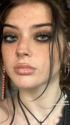 No Eyelash Makeup Look, Mitski Concert Makeup, Messy Eye Makeup Grunge, Light Dark Makeup, Under Eye Cat Eye Makeup, 90s Grunge Makeup Aesthetic, 8th Grade Prom Makeup, Makeup For Upturned Eyes, Grunge Makeup Brown Eyes