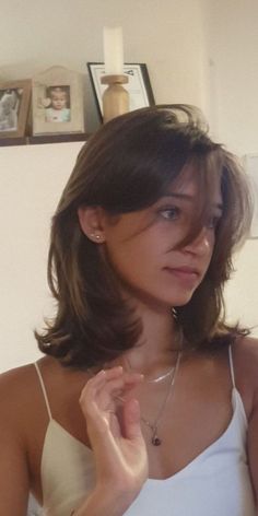 Blowout On Short Layered Hair, Uneven Shoulder Length Hair, Short Brunette Hair With Layers And Curtain Bangs, Front Layers Haircut Short Hair, Hair Inspo Shoulder Length Layers, Straight Hair Mid Length Haircut, Short Preppy Hair, Short Hair On Heart Shaped Face, Shoulder Length Brown Hair With Curtain Bangs