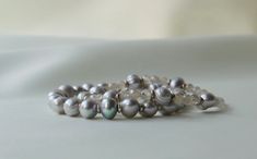 Natural Gray Freshwater Pearl Bracelet Grey Moonstone - Etsy Italy Elegant Gray Bracelet As Gift, Elegant Gray Bracelets As Gift, Elegant Gray Bracelets For Gift, Elegant Gray Bracelet For Gift, Gray Single Strand Jewelry As A Gift, Gray Single Strand Jewelry As Gift, Elegant Gray Round Beads Bracelets, Elegant Gray Round Bead Bracelets, Elegant Gray Beaded Bracelets