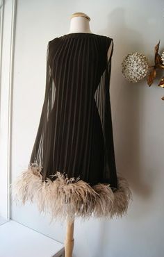 Feather Cocktail Dress, Robes Glamour, Vintage Clothing Boutique, Looks Chic, Classy Dress, Fancy Dresses, A Dress, Look Fashion