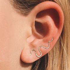 Big Earlobe Piercing, Gold Unique Jewelry, Three Piercings Ears, Piercing Snake, Vsco Ideas, Piercing Face, Snake Gift, Serpent Snake