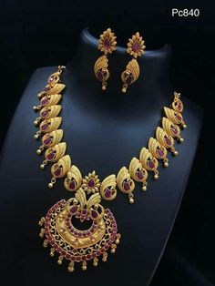 Jewellery Designs Indian Ornaments, Saree Bollywood, Antique Necklaces Design, Beaded Necklace Patterns, Ear Chain, Shop Dress