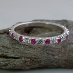 Dainty and beautiful Ring set with 1.75 mm natural White Sapphire and Ruby. Each ring is made to order by an artist with the highest attention to detail. Each gemstone set in this ring is handpicked for consistency and quality. -Handmade to order, Quick shipping, fully insured and traceable online. -Made in Solid Gold, choose between 9/14/18 Karat. -Custom Gold Color choose between Rose Gold, Yellow Gold and White Gold. -Gemstone information: 1.75 mm round cut, stone count subject to ring size. Sapphire Eternity Ring, Anniversary Wedding Band, Zierlicher Ring, Etsy Gold Ring, Eternity Wedding Band, Eternity Ring Diamond, Diamond Eternity, White Gold Ring, White Sapphire