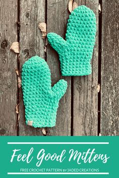 two knitted mittens sitting on top of a wooden table with text overlay that says