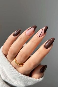 As the leaves begin to turn and the air takes on a crisp, cool edge, it's time to embrace the rich, warm colors and cozy vibes of fall. What better way to Fashion Nail Art, September Nails, Fall Manicure, Nail Art Studio, Short Nails Art