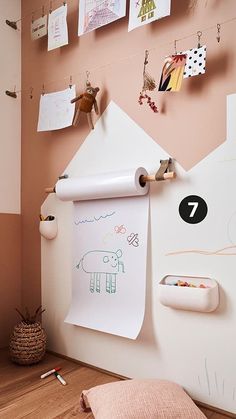 Pour que vous bambins se sentent bien dans leurs chambresinspirez-vous de ces DIY déco facilesréaliser. Wallpaper Basement, Cut Out Flowers, Koti Diy, Minecraft Basement, Kids Basement, Playroom Design