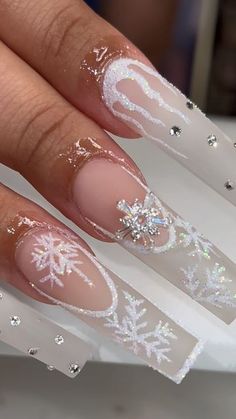 Winter Inspired Nails Acrylic, Pretty Nail Art Designs Winter, Christmas White Nail Designs, White And Gold Snowflake Nails, Xmas Nails Natural, Winter Freestyle Nails, Christmas/new Years Nail Designs, Icy Christmas Nails