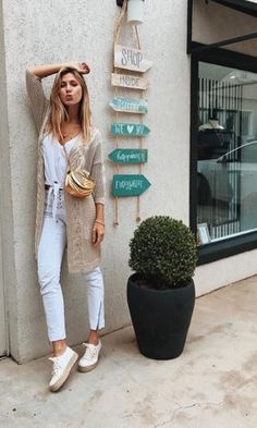 Aprenda com a Nati Vozza a ser Básica e Estilosa - Gabi May Craft Organization Diy, Basic Wardrobe, Fashion Capsule Wardrobe, Fashion Capsule, Wardrobe Basics, Capsule Wardrobe, Fashion Watches, White Jeans, New Look