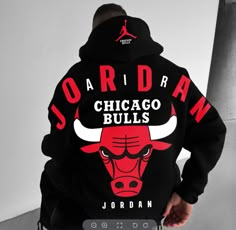 Hoddies Outfits Men, Oversized Tshirt Outfit Men, Oversized Street Style, Basketball Print, Chicago Basketball, Oversize Tshirt Outfits, Fashion Outerwear, Gangsta Style, Sweatshirt Oversized