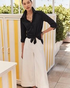 White Culottes Outfit, French Style Clothing, How To Style Culottes, Culottes Outfit, Dressy Pants, Look Older, Clothes Summer, Fashion Mistakes, Dresses Pants