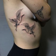 Beautiful Spine Tattoos, Heron Tattoo, Spine Tattoo Ideas, Ribcage Tattoo, Hip Tattoos Women, Intricate Tattoo, Geniale Tattoos, Minimalist Tattoos