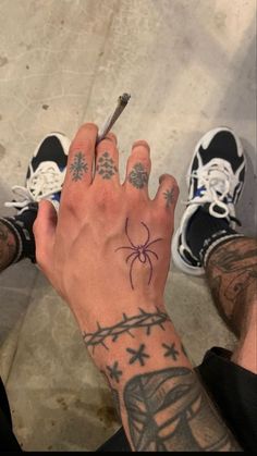 Small Men Hand Tattoos, Tatoos Men Hand, Mini Tattoos Men, Small Hand Tattoos For Guys, 1998 Tattoo, Grunge Tattoo