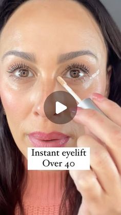 Sandra Goelz | Skincare + Makeup Over 40 on Instagram: "No surgery eye lift ✔️

👌🏼For a lifted eye look, try this simple tip: apply concealer slightly above your outer corner and blend it upward toward your temple. 

Shade 1 for this demo! ✨
Comment “go” for a shade match or link to shop. 
 
My boutique linked here https://bellame.com/sandragoelz/flawless-radiance-concealer

#eyelift #makeuptips #faceliftmakeup #easymakeup #beautytips #fyp #makeupartist #beautyhacks #makeuphacks #makeupideas #naturallifting" Sagging Eyelids Makeup, Eye Makeup For Over 40 How To Apply, Lifted Makeup Look, Sunken Eyes Makeup, Over 40 Makeup Tips, Short Hair Hairstyle Men, Facelift Makeup, Face Makeup Tutorial Video, Apply Concealer