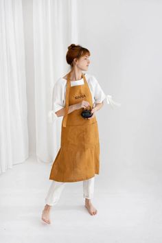 embroidered linen apron Improve your cooking experience with our collection of linen aprons. Designed to combine style with functionality, our aprons are perfect for both home cooks and professional chefs. Whether you prefer a linen half apron or a full linen apron dress, our range offers a variety of colors and designs to suit every kitchen style. #sandsnowlinen #linenapron #kitchenaccessories #lineninyourkitchen #cookingwithlinen Cheesy Toast, Linen Aprons, Linen Pinafore Apron, Linen Apron Dress, Half Aprons, Gift For Chef, Aprons For Women, Linen Pinafore, Pinafore Apron