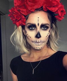 Nem Halloween Makeup, Makijaż Sugar Skull, Maquillage Halloween Simple, Halloween Makeup Sugar Skull, Make Up Diy, Makeup Zombie, Makeup Clown, Halloweenský Makeup, Halloween Make-up Looks