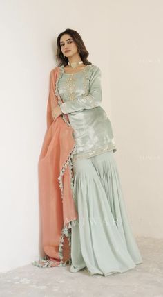 Pakistani Wedding Outfits Sisters Ideas, Sharara Suit Pakistani, Garara Dress, Designer Sharara Suits, Velvet Dress Designs, Desi Fashion Casual, Salwar Kamiz