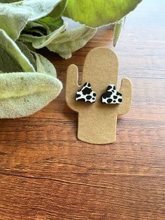 These are cownprijt cow tag stud earrings Cow Tag Earrings, Palmer Clay, Cow Tag, Cow Ears, Ear Tag, Clay Ideas, Doll Face, Cow Print, Stud Earring