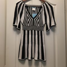 Knitted Blouse With Black And White Stripes, Bell Sleeves With Slits On The Sleeves, Size X Small Black And White Striped Long Sleeve, Black And White Striped Top, Knitted Blouse, Guess By Marciano, Black And White Stripes, White Stripe, Bell Sleeves, White And Black, Top Blouse