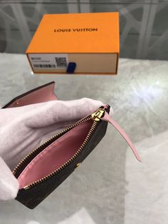 Peta Fashion Lu-Vi bags - 17487 A+ Excellent Quality copies; Contact us if you've any questions in your mind. Louis Vuitton Shirt, Chanel Shirt, Fan Fashion, Luxury Wallet, Color Marron, Wallet Fashion, Evening Clutch Bag, Evening Bags, Mini Bag