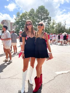 Bama Gameday Outfit, Uga Gameday Outfit, Uga Game Day, Uga Gameday, Bama Gameday, Classy Little Black Dress