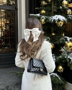 Winter Insta Story, Laufey Christmas, Rome Winter, Paris Girl, Sophisticated Outfits, Christmas Hairstyles, Best Photo Poses, Feminine Aesthetic, Winter Aesthetic