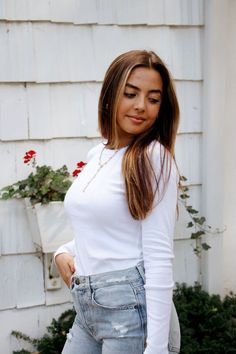 long sleeve crew neck in white Long Sleeve Tee Outfit, White Long Sleeve Tee, T Shirt And Jeans, Tee Outfit, Tshirt Outfits, Simple White, Outfit Inspo Fall, Cover Photo, White Tee