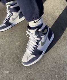 Spider Man Shoes, Best Sneakers For Men, Best Air Jordan 1, Casual Sneakers For Men, Guys Style, Air Jordan 1 Shoes, Jordan 1 Shoes, Cheap Jordan Shoes