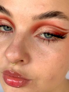 Make Up Look For Brown Eyes, Eyeshadow Looks Colourful, Red Makeup For Prom, Advanced Makeup Looks, Hozier Inspired Makeup, Fun Eye Makeup Looks, Red Glam Makeup, Red Wine Makeup, Red Eyeshadow Looks