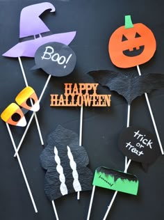 halloween cupcake toppers with bats, pumpkins and witch's hats on them