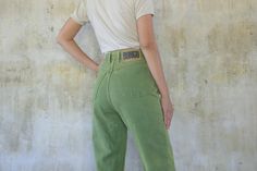 Vintage 80s 90s Bongo Jean W26 W27, bongo green color jeans,High waist ,retro,hipster,cool,Bongo made in usa. I want you to experience the beauty, style and comfort of my goods. Vintage jeans Bongo // With a defects // Please see the picture. condition : vintage Good color : Blue jeans Fabric Denim for women Label : bongo Please refer to the pictures for more details. / I check measurements centimeters or inches 1. Waist: 27 inch // 68.6 cm 2. Hips: 39 inch // 99 cm 3. Rise: 12 inch // 30.4 cm * Bongo Jeans, Hipster Pants, Olive Jeans, Hipster Jeans, Purple Jeans, Jeans High Waist, Jean Vintage, Vintage Levis Jeans, Jeans Fabric