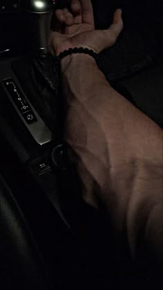 Veiny hand Guys Hands Veins, Men Wattpad Aesthetic, Guys Hands Aesthetic, Veined Hand Man, Mens Veins Arms, Aesthetic Veiny Hands, Veins Arms Men, Vain Hands Man