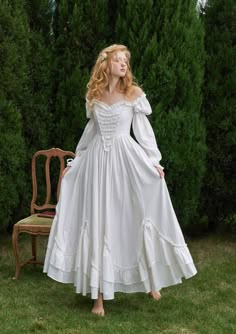 The in-stock will be shipped on October 7th, the pre-order will be shipped within  18 business days. Materials: Shell: 100% Cotton  Lining: 90% Polyester 10% Cotton Features: Ajustable bow tie cuffs Back zipper Marie Antoinette Costume, Era Victoria, Tudor Dress, Victorian Dresses, Vestidos Retro, Soft Spring, Fallen Angels, Angel Dress, Wool Clothing