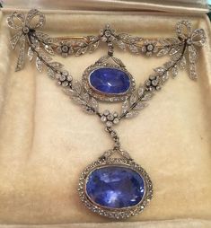 sapphire and diamonds Van Cleef And Arpels Jewelry, Tiaras Jewellery, Historical Jewellery, Gem Diamonds, Bow Jewelry, Art Nouveau Jewelry, Unusual Jewelry, Neck Jewellery, Jewelry Blue