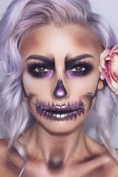 Skeleton makeup is not for everyone. But those who choose it should be able to make themselves look unique. That is what we are here for! Cool Skeleton Makeup, Skeleton Makeup Ideas, Halloween Skeleton Makeup, Karneval Diy, Glam Skull, Beautiful Halloween Makeup, Halloween Nails Diy