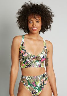 Sporty vibes are met with feminine details to make this white ModCloth namesake label bikini top the quality design that it is. Boasting an exclusive, all over tropical-inspired floral print made-up of green monstera leaves and bright fuschia pink flowers that features coral and navy-blue pineapple motifs scattered throughout, this is a boldly printed crop bikini top that will have you wanting to pair it with as many different bikini bottoms as you can. This bralette features an adjustable tie a Vintage Style Swimwear, Casual Dresses Plus Size, Midi Dress Plus Size, Beachy Vibes, Feminine Details, Fuschia Pink, Tunic Hoodie, Vintage Swimwear, Monstera Leaves